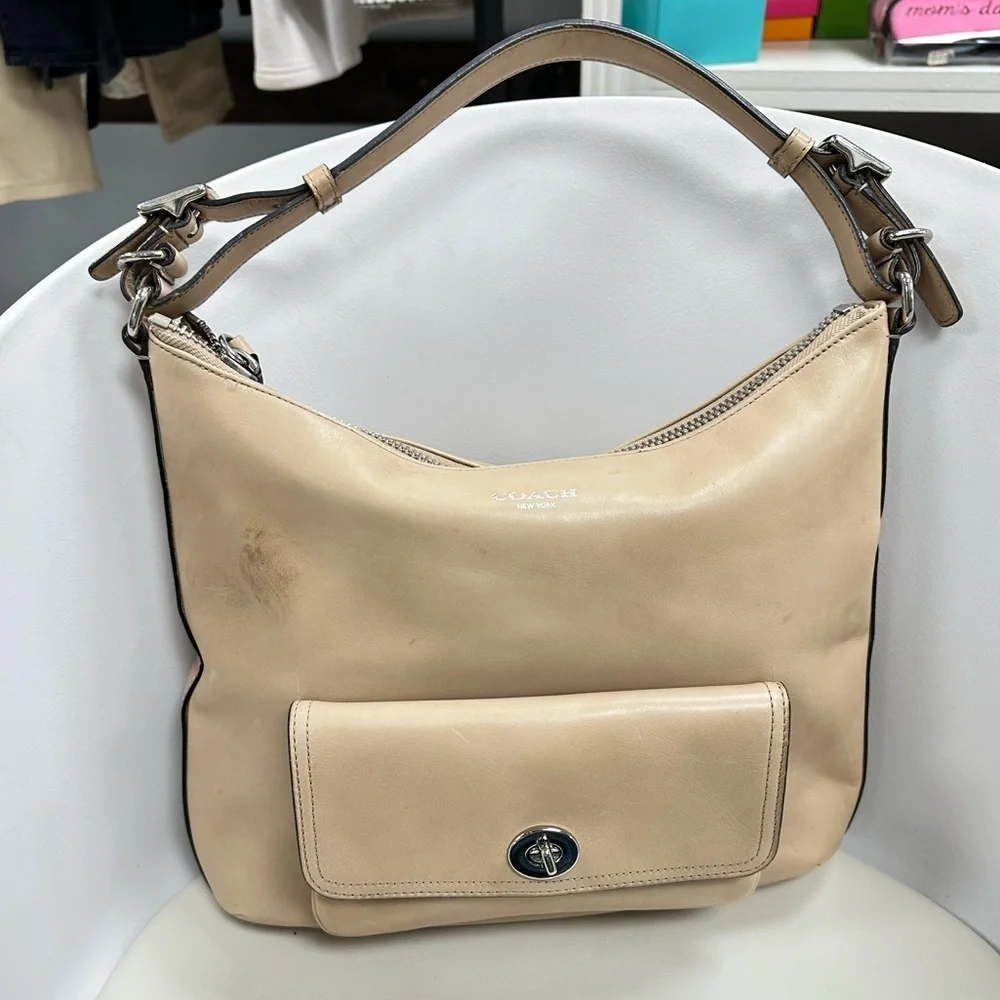 Coach Courtenay 22381 Camel Beige Leather Hobo Shoulder Bag Turnlock Pocket